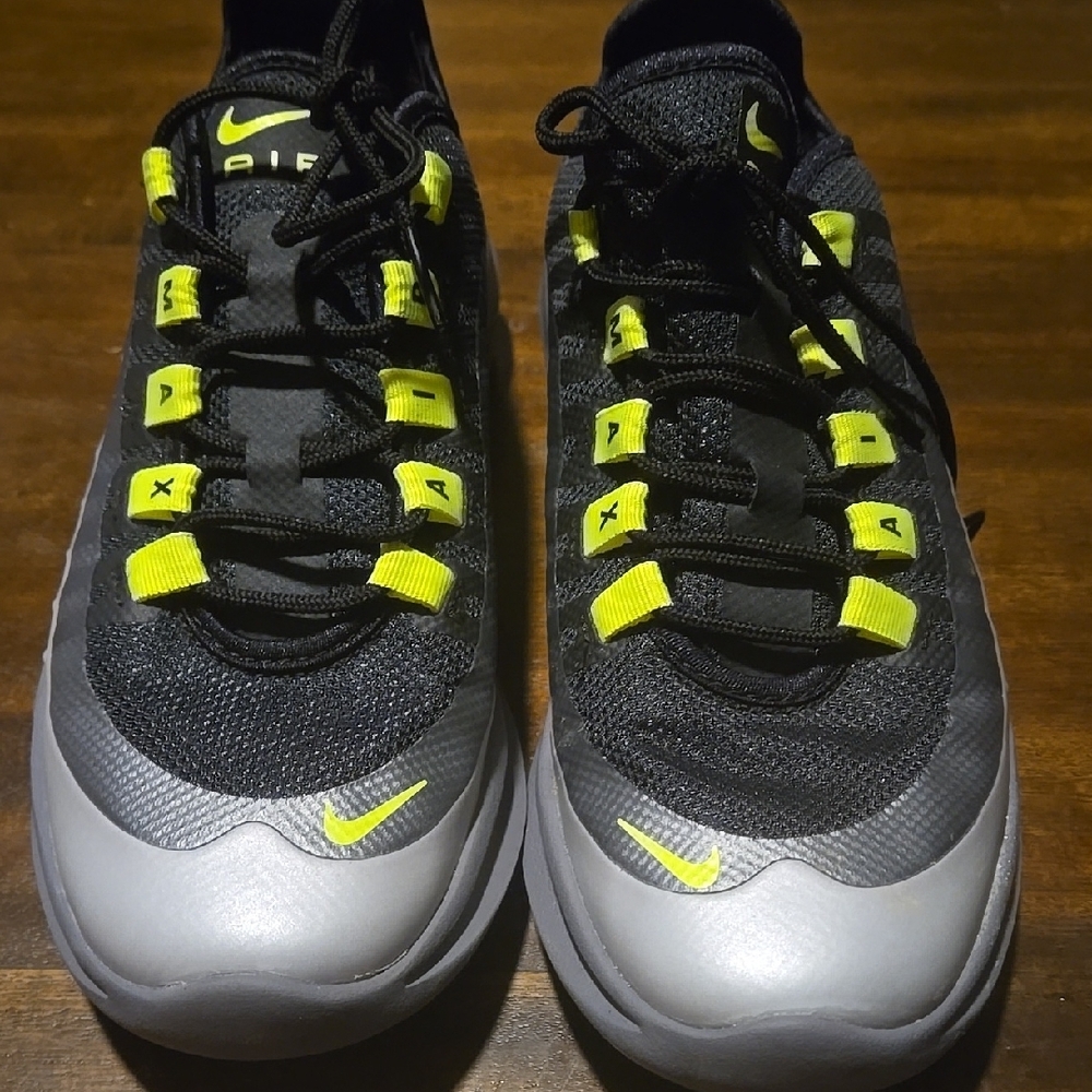 Nike Men's Black and Yellow Athletic Shoes
